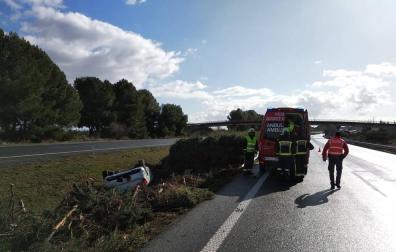 Dos heridos en la salida de vía de un turismo en la AP-15