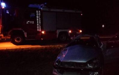 Un herido leve tras volcar su coche en la NA-6100 a la altura de Falces