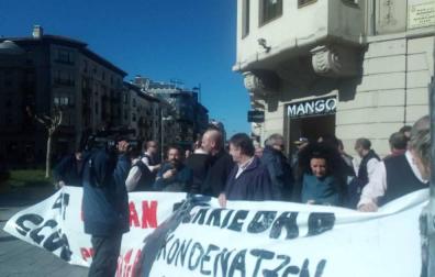 Normalidad en el inicio de las cuatro horas de paro de villavesas en Pamplona
