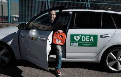 Daniel Ayechu Huarriz, conductor del primer taxi de Navarra equipado con desfibrilador.