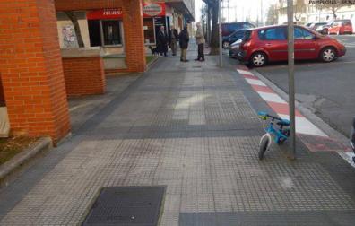 Atropellado un niño en Pamplona por un coche que salía de un aparcamiento