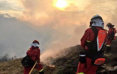 Los incendios forestales disminuyen en Cantabria aunque superan la treintena