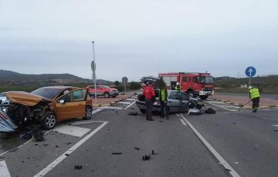 Trasladada una persona al hospital tras un accidente en la NA-122, en el cruce de Arróniz