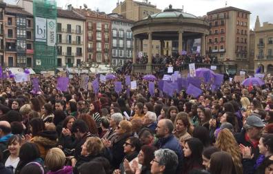 Concentración en la plaza del Castillo de Pamplona por el Día de la Mujer