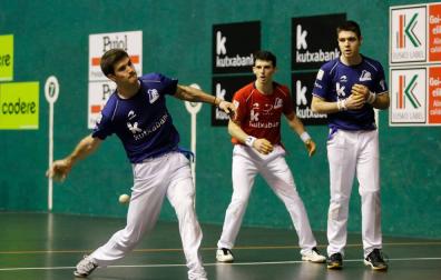 Zabaleta aúpa a Irribarria hacia la final