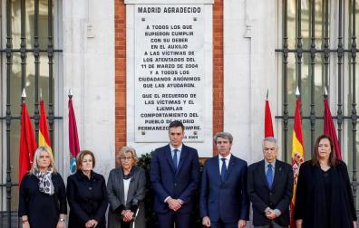 Una corona de laurel homenajea a las víctimas del 11-M quince años después