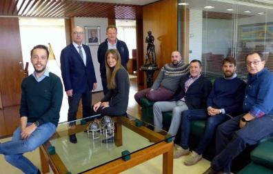 Grupo Enhol recibe el premio de empresa familiar de Adefan