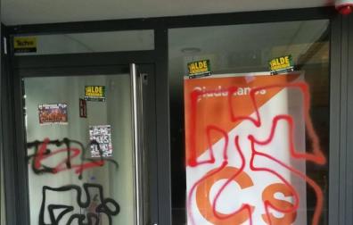 Pintadas a favor de ETA y contra la Guardia Civil en la sede de Ciudadanos Navarra