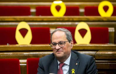 El síndic recomienda a Torra que retire los lazos durante el período electoral