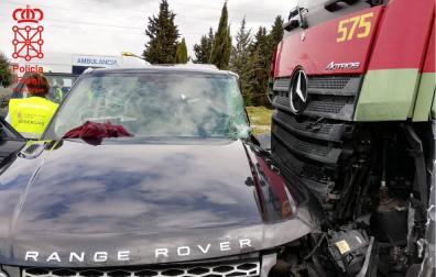 Dos heridos tras colisionar un camión y un todoterreno en la N-121, en Tafalla