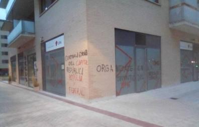 Aparecen pintadas en la sede de UPN en Sarriguren
