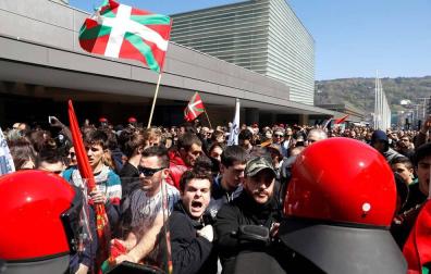 Agreden e insultan a simpatizantes de Vox tras un mitin en San Sebastián