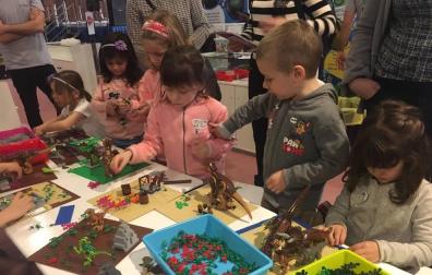 Agenda del domingo en Expofamily: Legos, gigantes, mesas redondas sobre el divorcio o internet