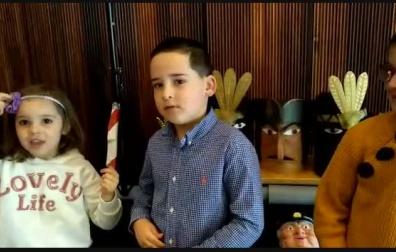 Los niños toman el micro en Expofamily