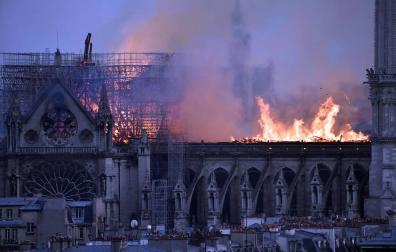 Imágenes del incendio en la catedral Notre Dame de París.