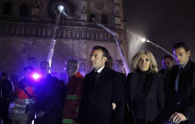 Macron: "Reconstruiremos todos juntos Notre Dame, es nuestra historia"