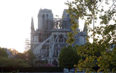Aún inestable, Notre Dame empieza a pensar en su reconstrucción