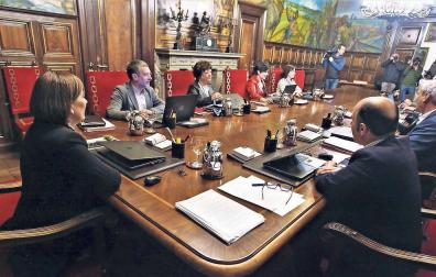 El Gobierno de Navarra, reunido en una de sus sesiones semanales, el pasado enero.