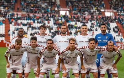 Lluvia de goles en el Carlos Belmonte para que el Albacete siga soñando con el ascenso