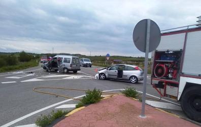 Cuatro personas heridas en un accidente en el cruce entre Allo y Arróniz