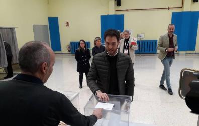 Sayas llama a participar para "no dejar que otros decidan el futuro de Navarra y España"