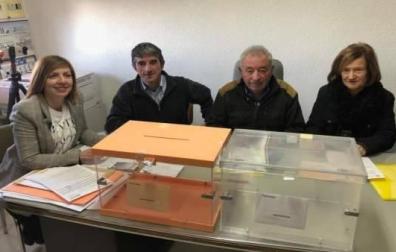 Los seis vecinos de Villarroya (La Rioja) votan en minuto y medio