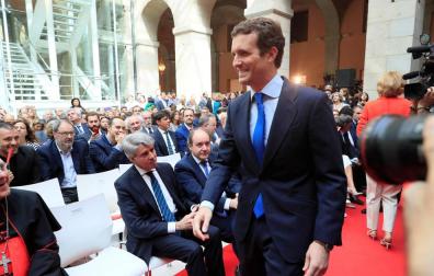 Casado evita saludar a Garrido en los actos por el 2 de mayo