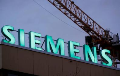 El logotipo de Siemens en las oficinas de la multinacional alemana en Zúrich.