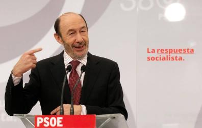 Imágenes de la carrera del exministro y exsecretario general del PSOE, fallecido este viernes 10 de mayo de 2019 tras sufrir unh ictus.