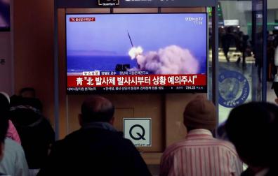 Corea del Norte exhibe misiles más avanzados pero Seúl y Washington reprimen el tono