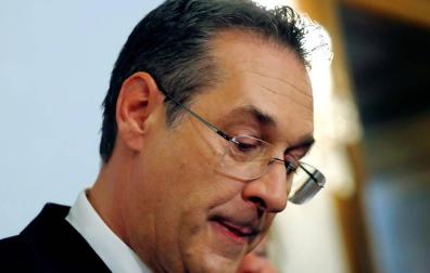 Cae el Gobierno austríaco por un escándalo de corrupción del líder ultra