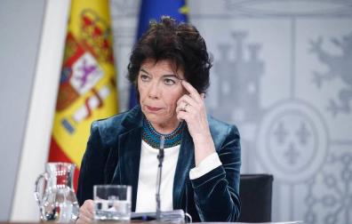 Rueda de presa de la portavoz del Gobierno, Isabel Celaá, tras el Consejo de Ministros.