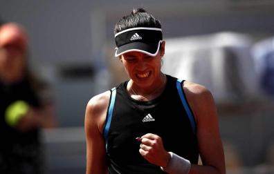 Garbiñe Muguruza celebra su victoria ante la ucraniana Elina Svitolina.