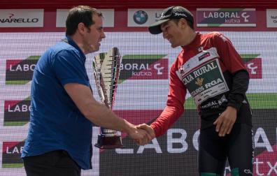 Cepeda, ganador de la Vuelta a Navarra: "Carapaz nos ha demostrado que no hay imposibles"