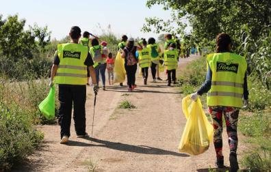 Florette organiza una jornada de 'plogging' para limpiar los márgenes del río Aragón