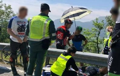 Motorista herido al caer y chocar contra una bionda en la NA-7500