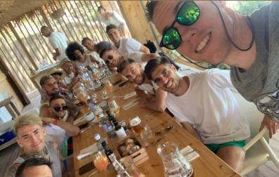 La plantilla al completo de Osasuna disfruta de las vacaciones en Ibiza
