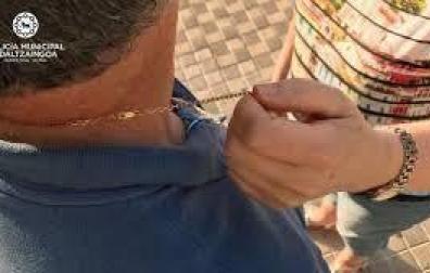 Roban a una anciana de 85 años en Pamplona con el método del abrazo