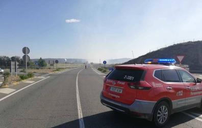 Una quema de rastrojos provoca el corte de la NA-115