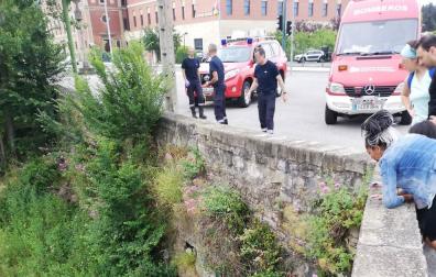 Rescatado tras caerse del puente de Santa Engracia en Pamplona
