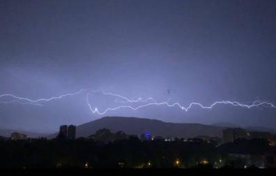 El rayo de tormenta que revolucionó la noche en Pamplona