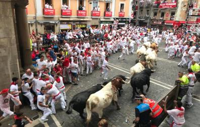 Foto del primer encierro de San Fermín 2019.