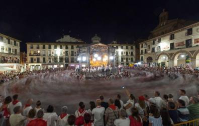 Imágenes de la Revoltosa y los fuegos que tienen lugar durante cada noche de las fiestas de Tudela.