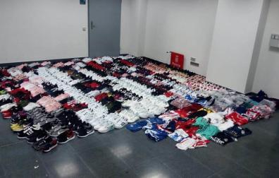 Policía Foral se incauta en San Adrián de ropa y calzado falsificado