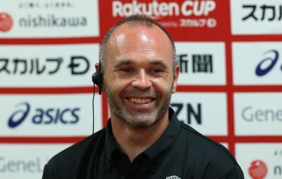 Andrés Iniesta, en una rueda de prensa en Japón.