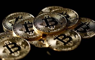 Para costear la dosis, un bitcoin