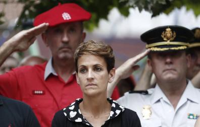 La presidenta del Gobierno de Navarra, María Chivite, durante le homenaje que se le ha tributado al subteniente Francisco Casanova, militar que trabajaba en el cercano acuartelamiento de Aizoain, asesinado por terroristas de ETA hace diecinueve años.