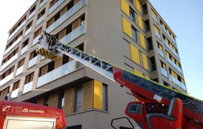 Herido un joven de 20 años en el incendio de una cocina en un piso de Iturrama