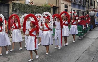 Todas las fotos de la procesión y concentración de gigantes de fiestas de Aoiz 2019