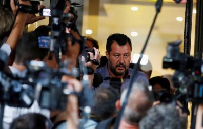 Salvini pide a Open Arms navegar a España y asegura que no cederá